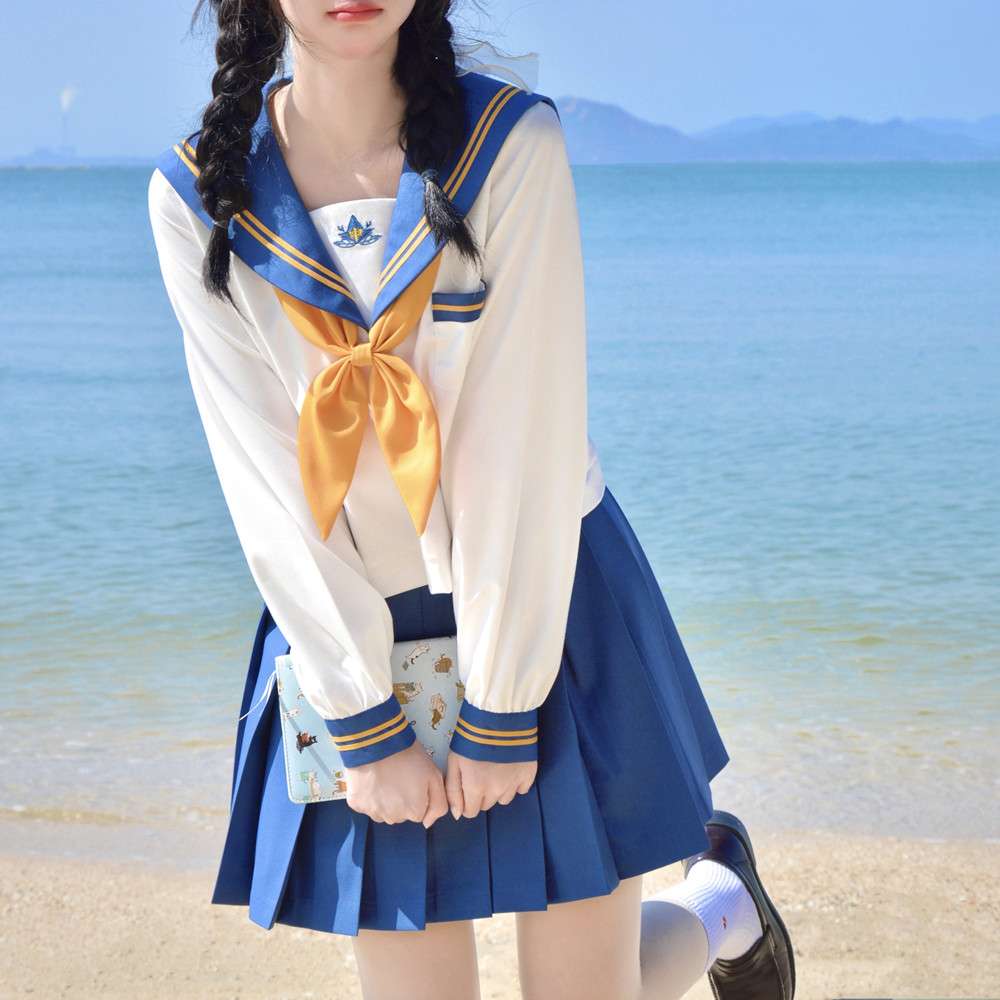 セーラー服 夏の海辺にぴったりの爽やか