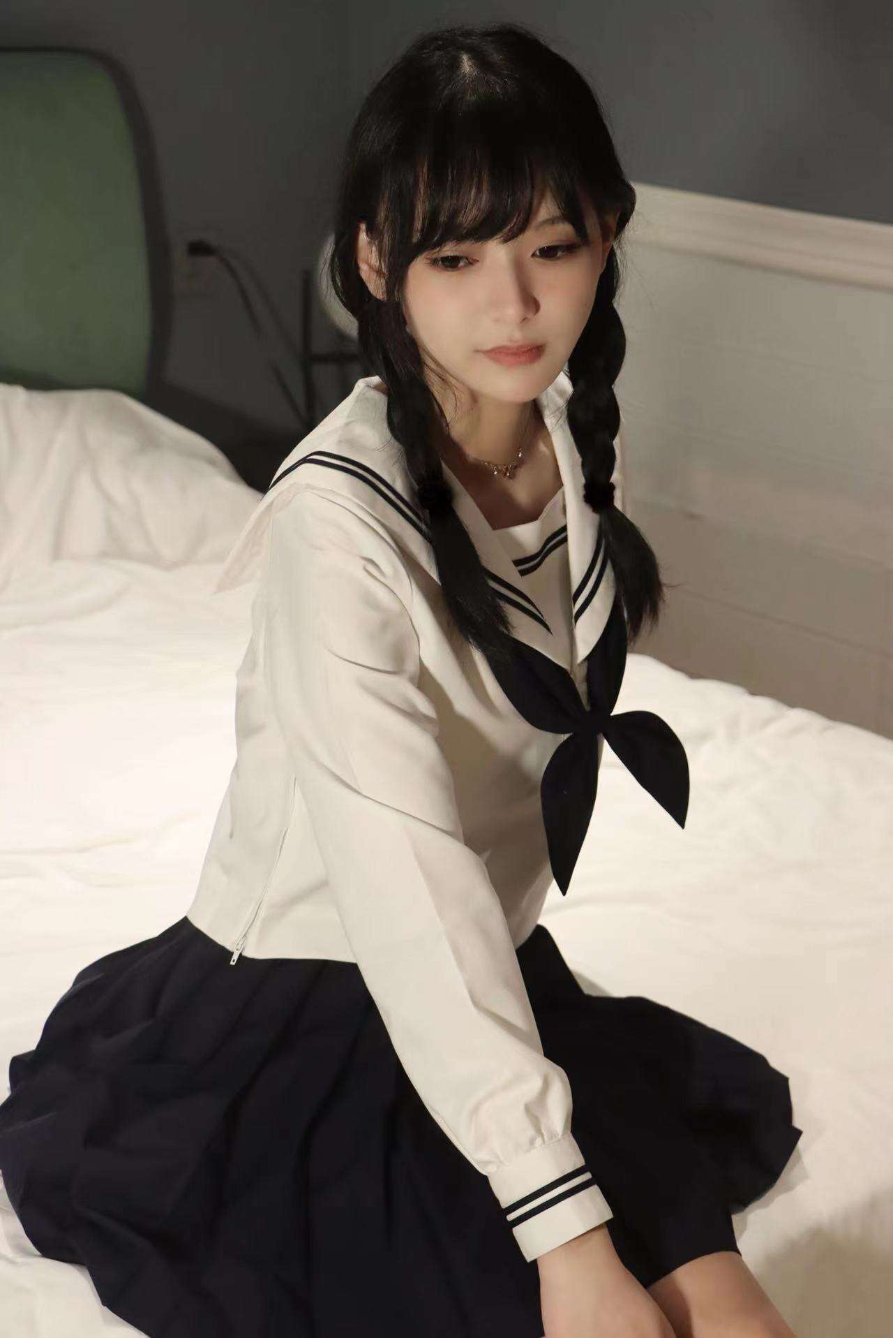 セーラー服 清楚な雰囲気のスクール