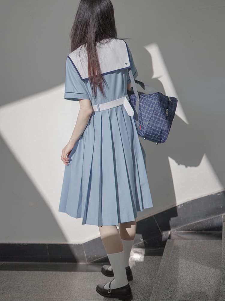 セーラー服 清楚な学園風セーラーワンピース