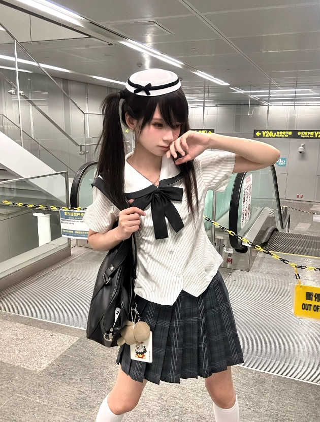 セーラー服 白セーラーブラウス 紺リボン付き