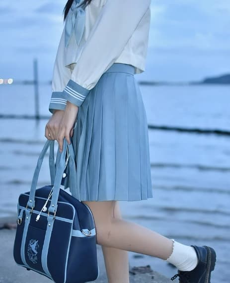 セーラー服 桜色に映える白青