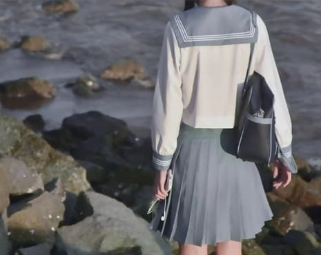 セーラー服 桜色に映える白青