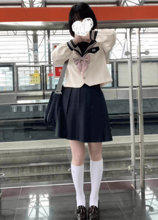 セーラー服 長袖 可愛いリボン付き