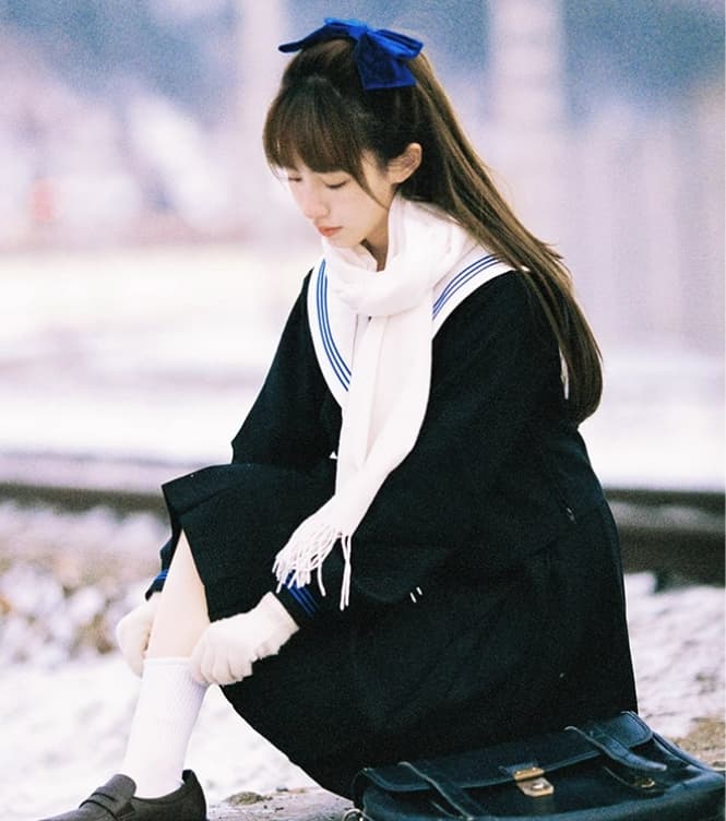 セーラー服 冬の雪国 学生風コスチューム