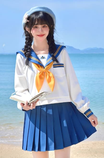 セーラー服 夏の海辺にぴったりの爽やか