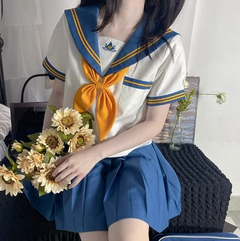 セーラー服 夏の海辺にぴったりの爽やか