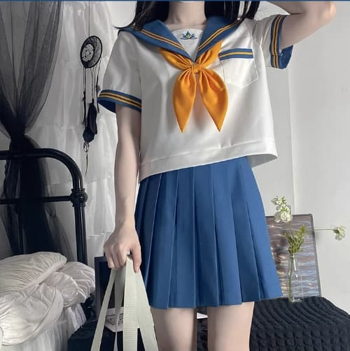 セーラー服 夏の海辺にぴったりの爽やか