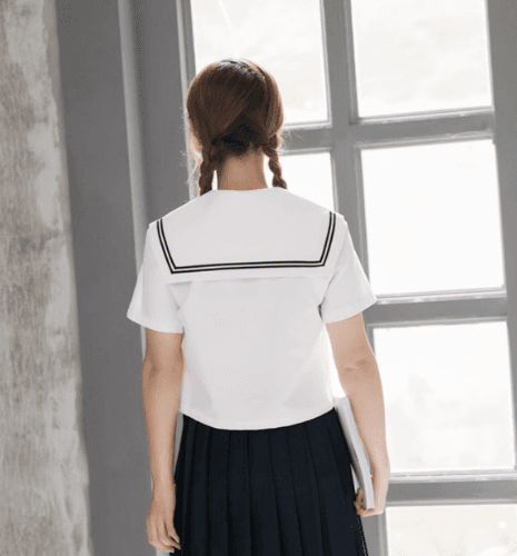 セーラー服 セーラーカラーと紺色のリボン