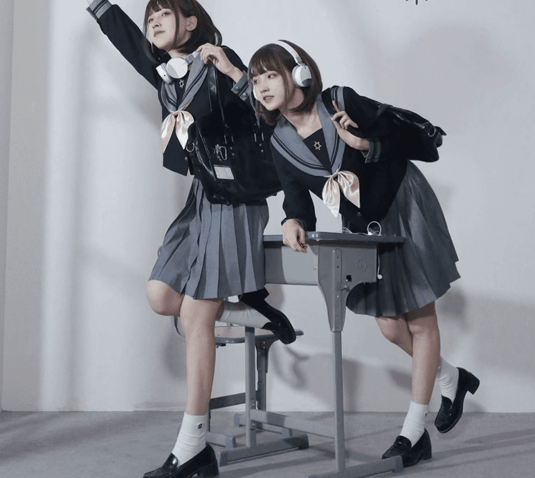 セーラー服 モノトーンスタイル