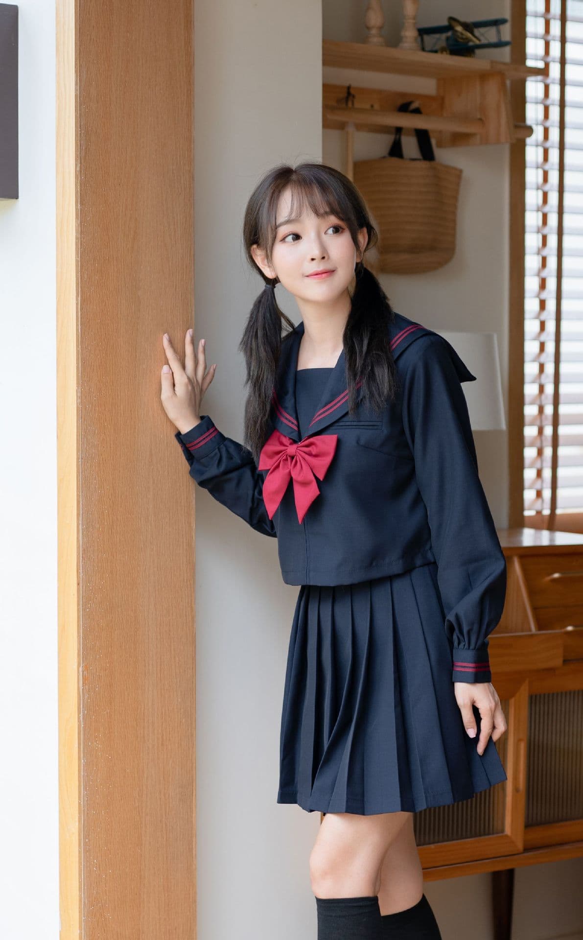 セーラー服 赤リボン付き学生制服