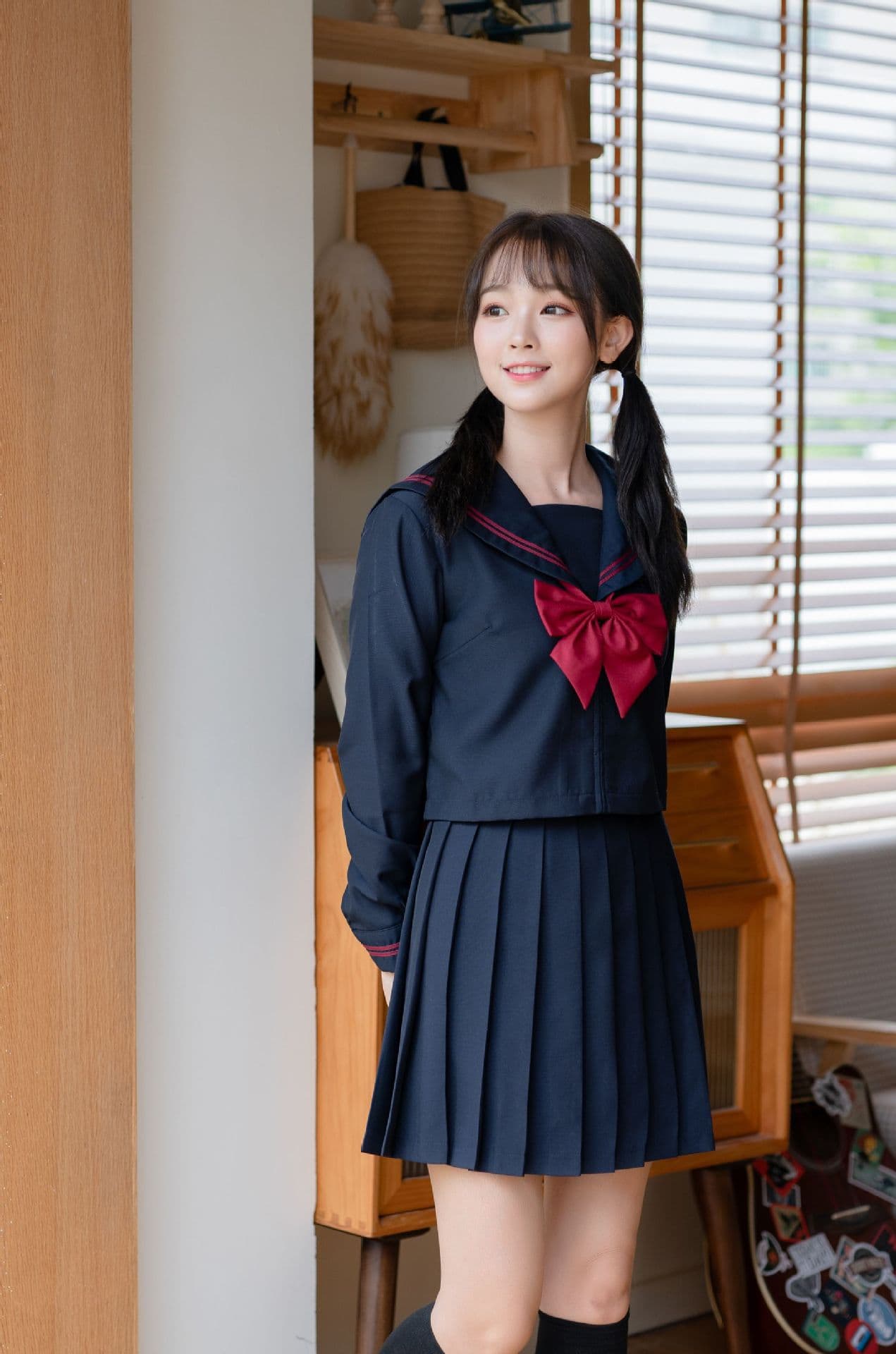 セーラー服 赤リボン付き学生制服
