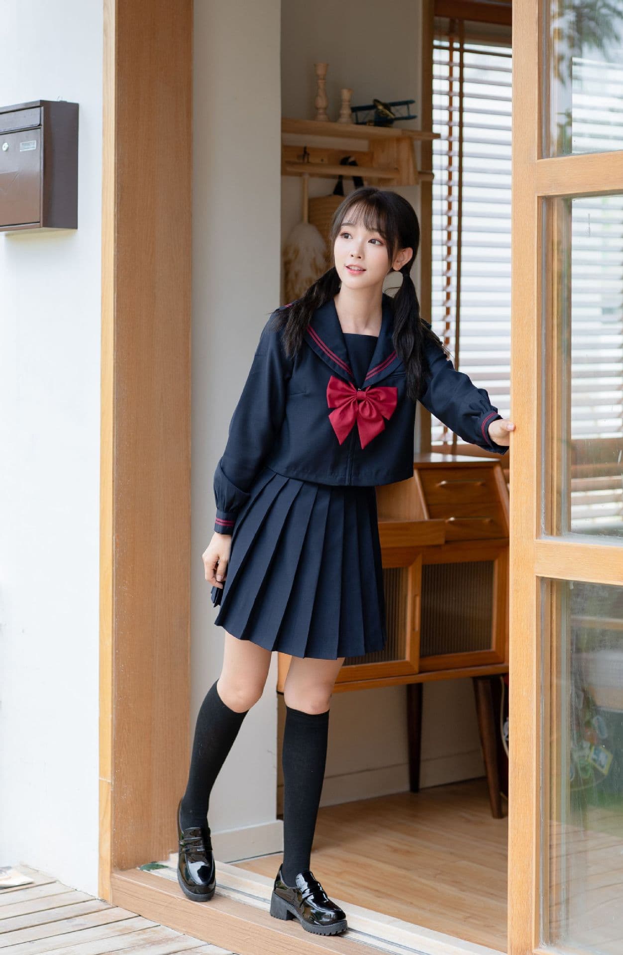 セーラー服 赤リボン付き学生制服
