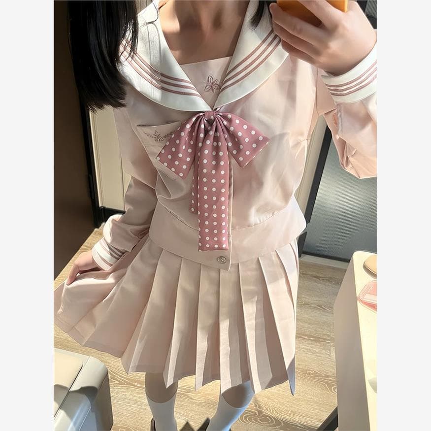 セーラー服 さくら刺繍入り水玉リボン