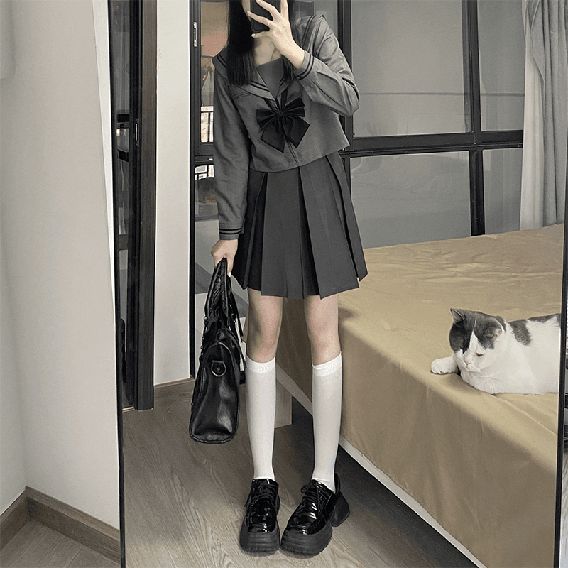 セーラー服 大きめリボン付きのモダン