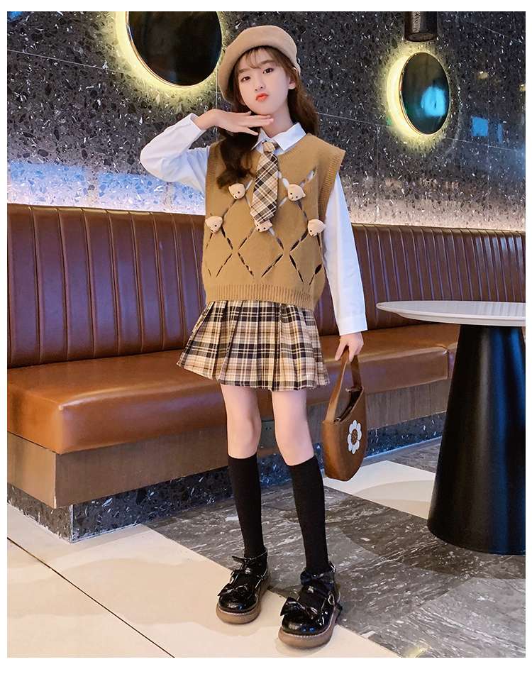 セーラー服 春と秋の大きな子供ニットクマベスト