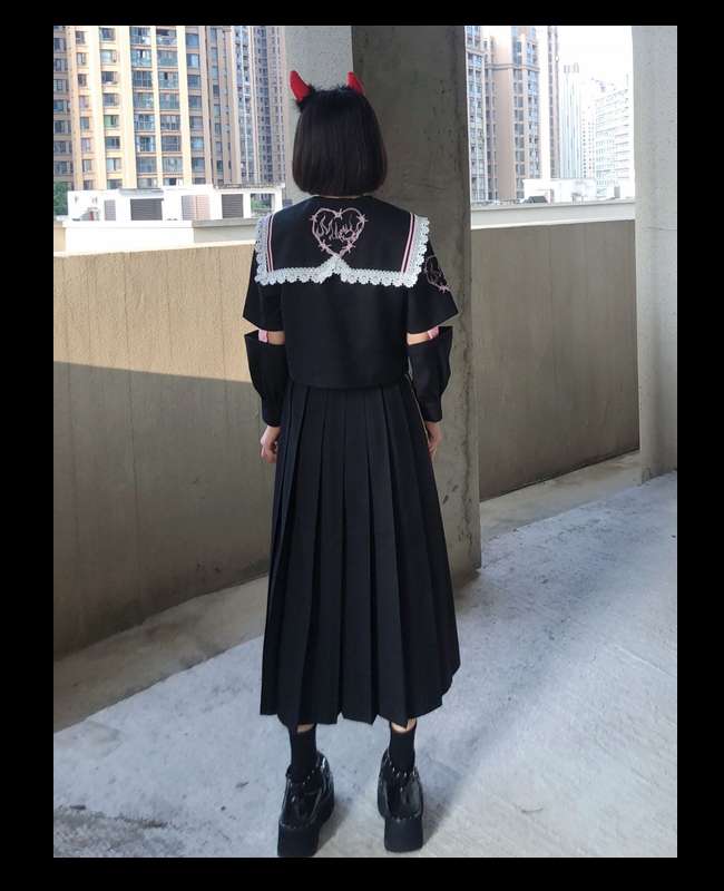 セーラー服 天使と悪魔のコントラスト セーラーワンピース