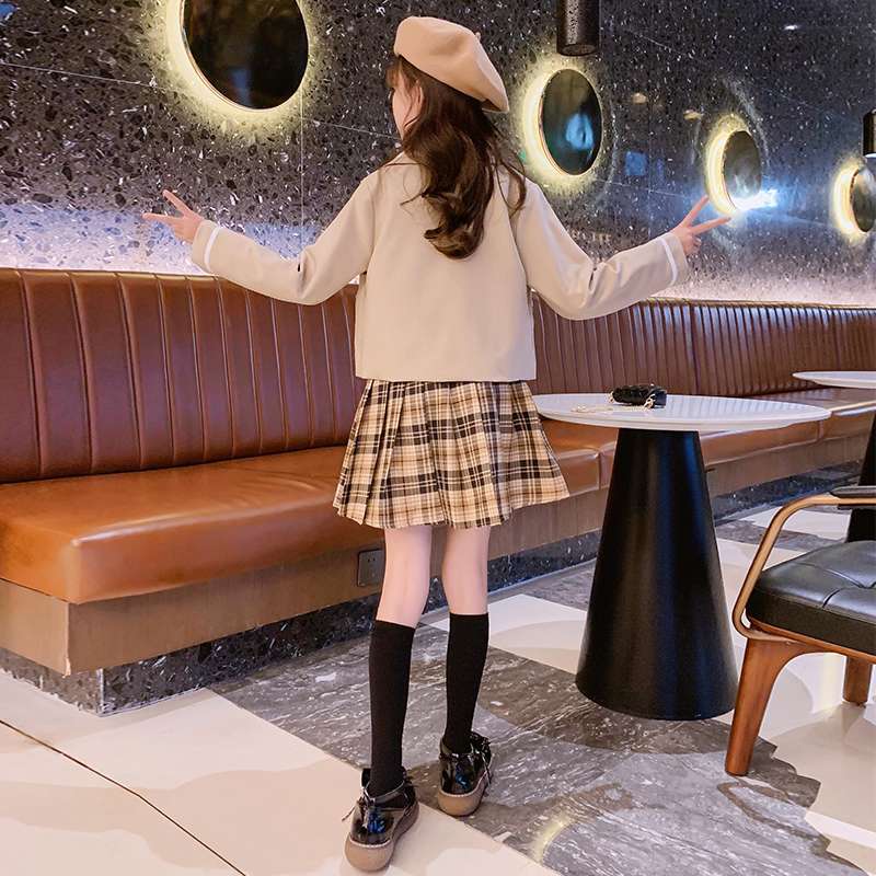 セーラー服 春と秋の大きな子供ニットクマベスト
