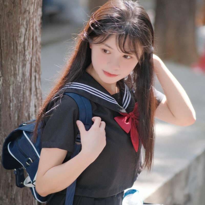 セーラー服 赤リボン 夏服