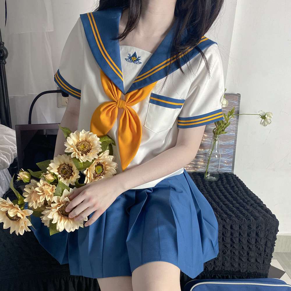 セーラー服 フローラル刺繍入り清涼感あふれる