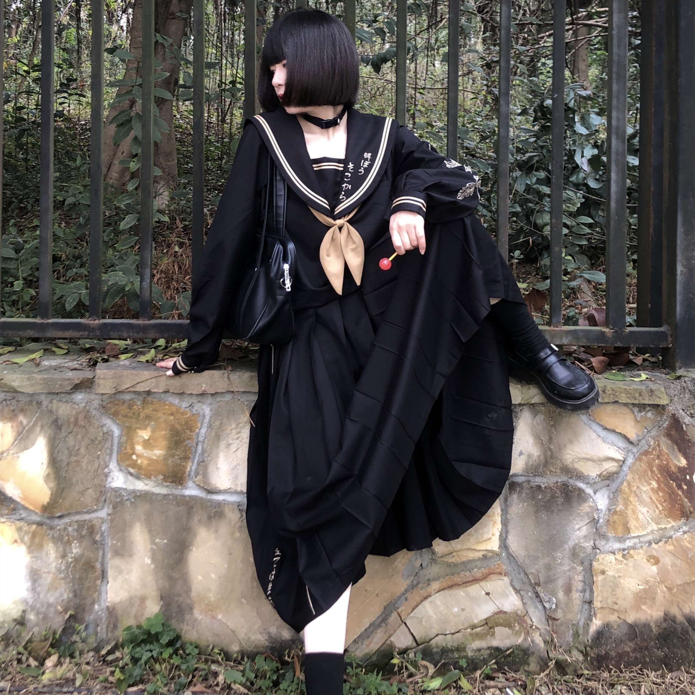 セーラー服 ダークバッドロングスカート関西 大きな刺繍入り