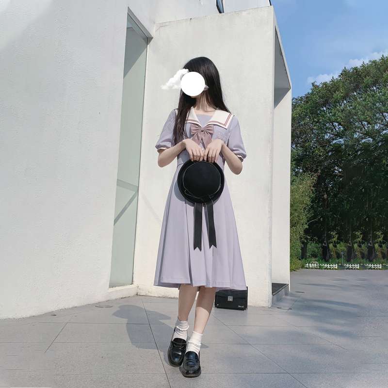 セーラー服 清楚な雰囲気のセーラーカラーワンピース