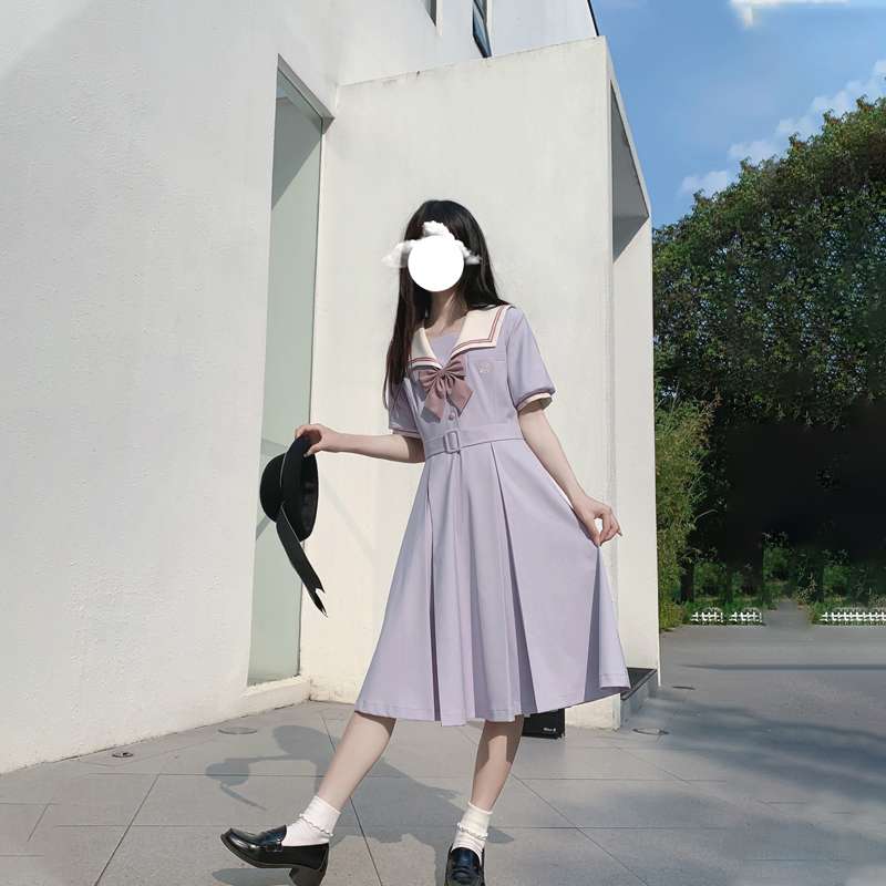 セーラー服 清楚な雰囲気のセーラーカラーワンピース