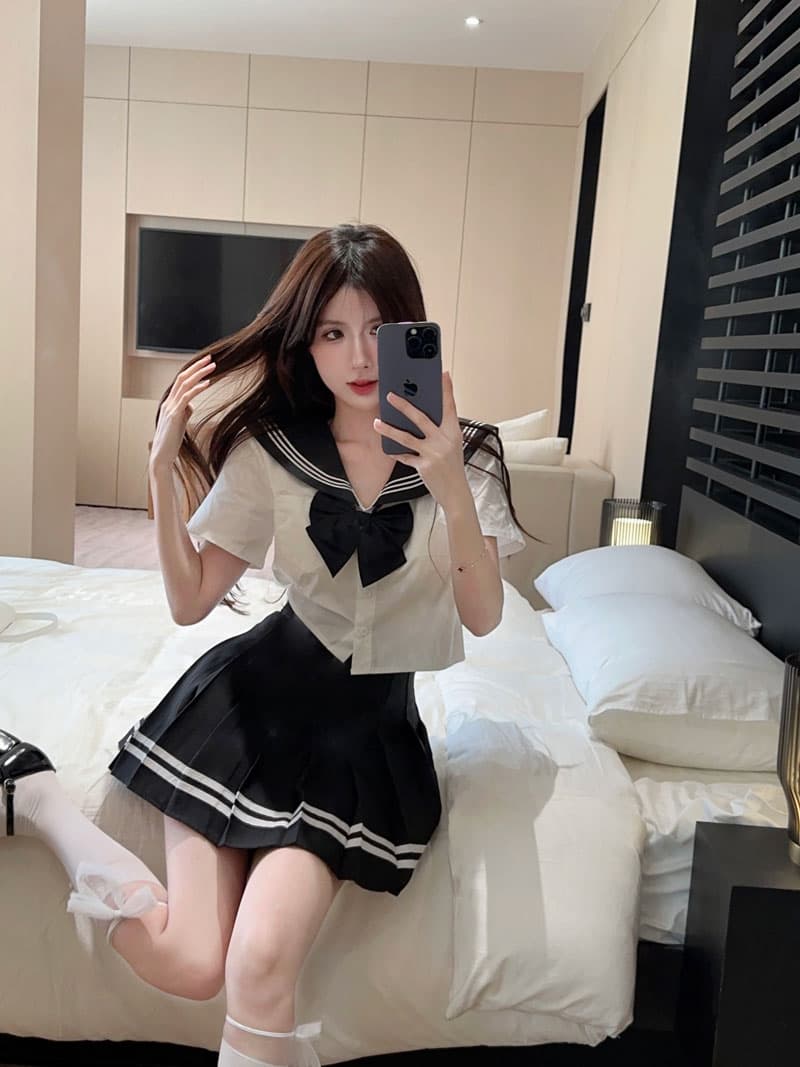 セーラー服 伝統的リボン飾り半袖