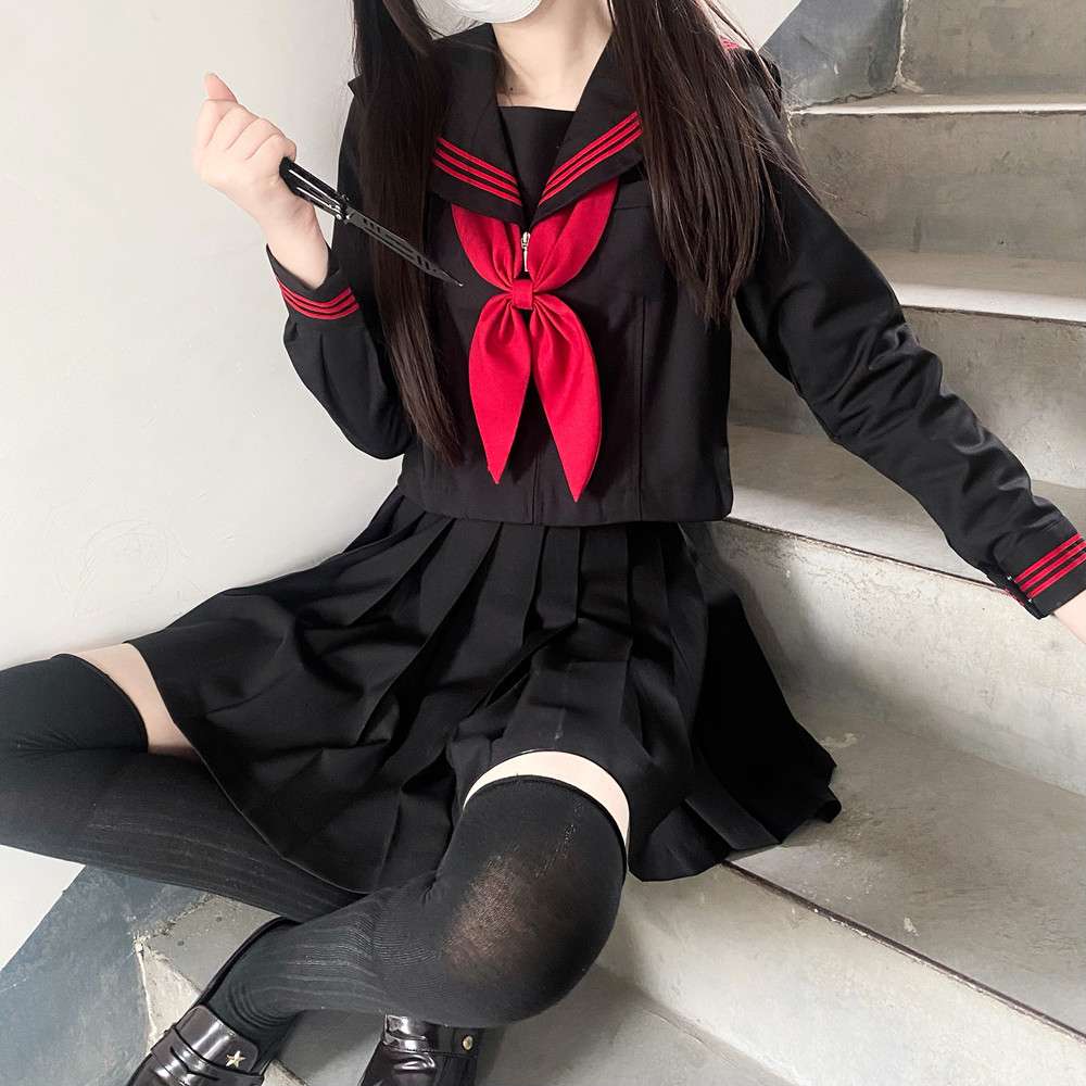 セーラー服 赤リボンのクラシカル