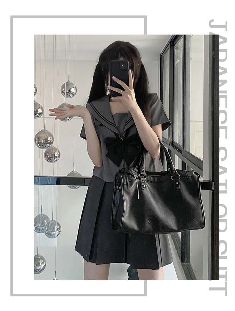 セーラー服 大きめリボン付きのモダン