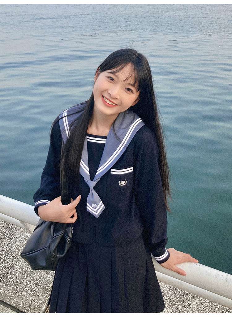 セーラー服 清楚な印象の紺色