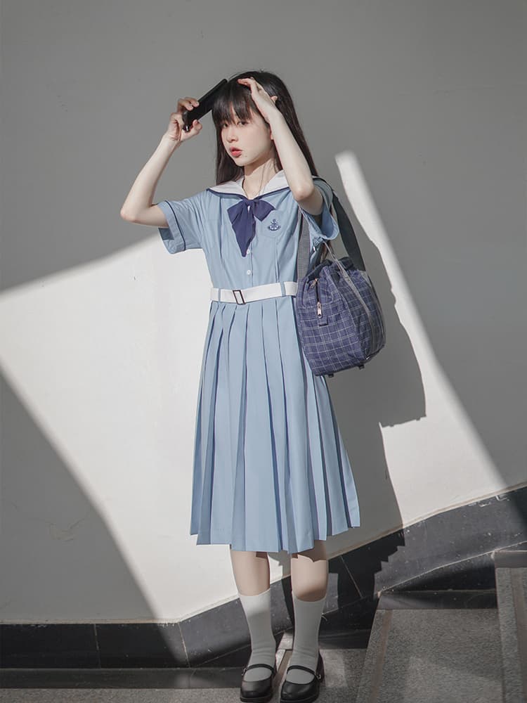 セーラー服 清楚な学園風セーラーワンピース