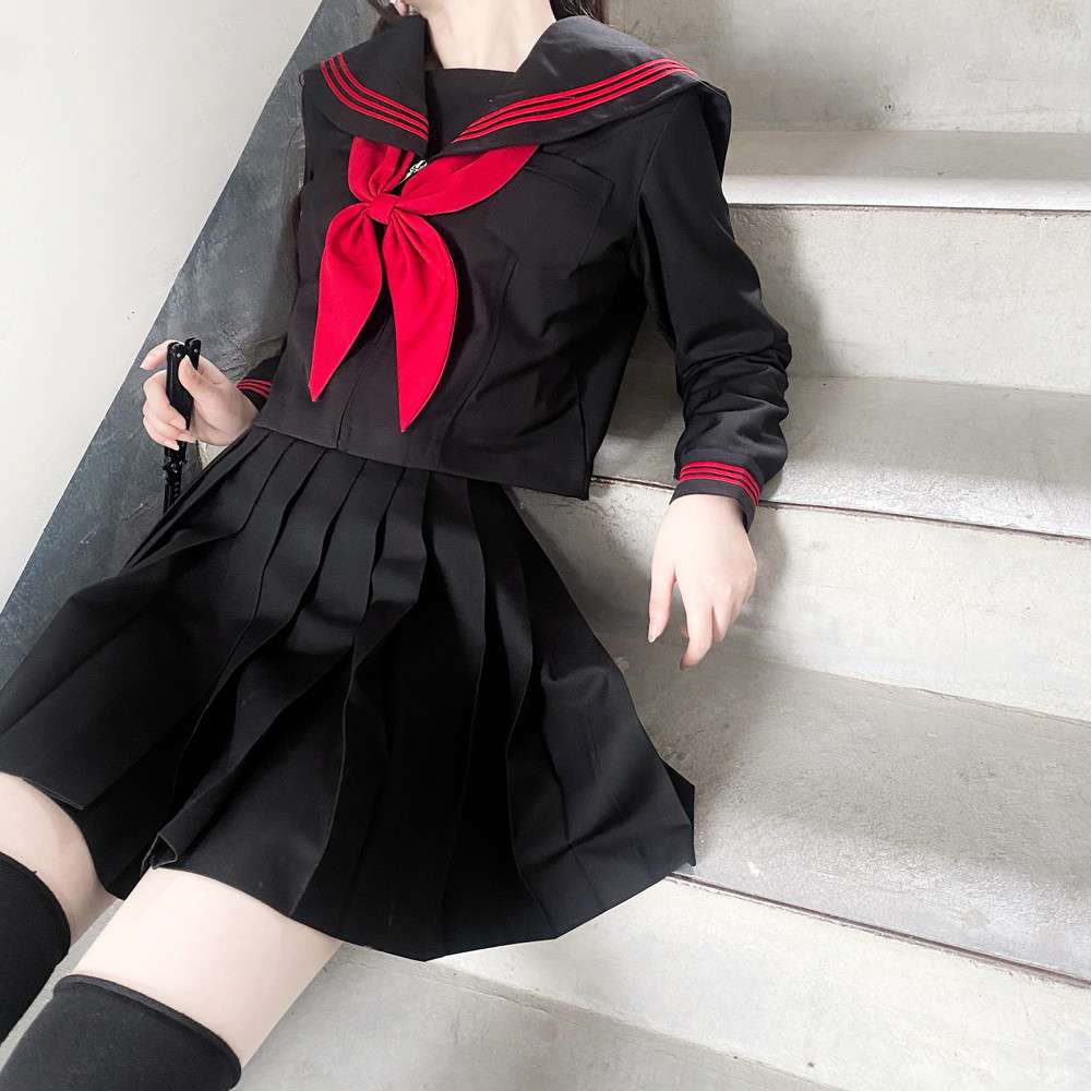セーラー服 赤リボンのクラシカル