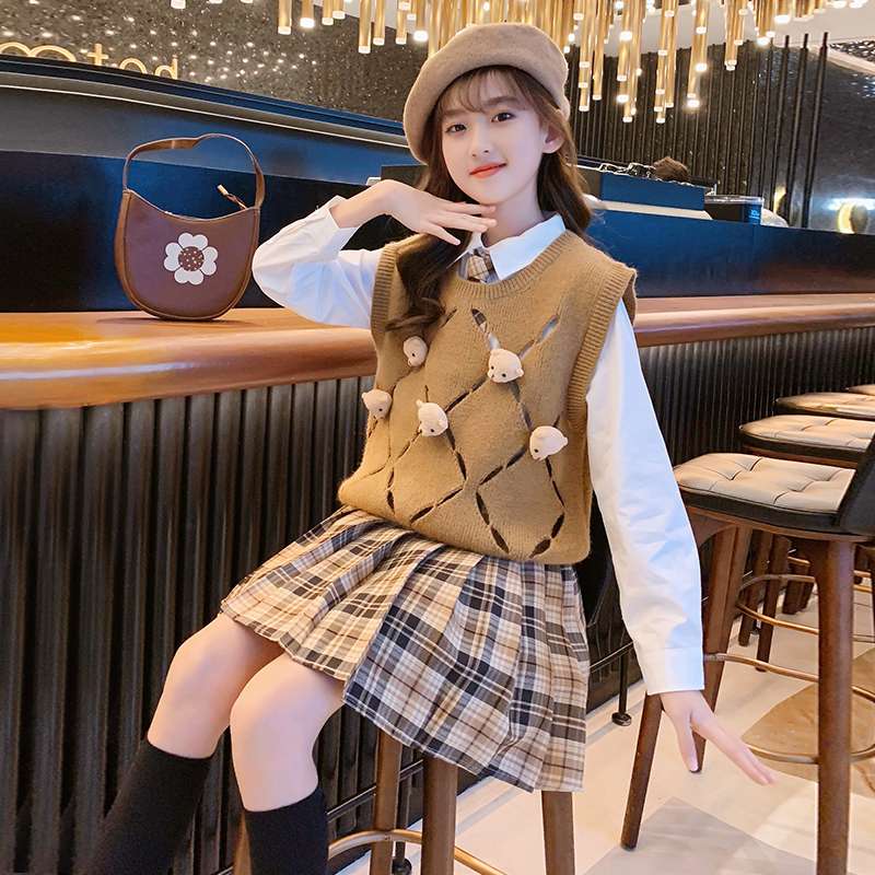 セーラー服 春と秋の大きな子供ニットクマベスト