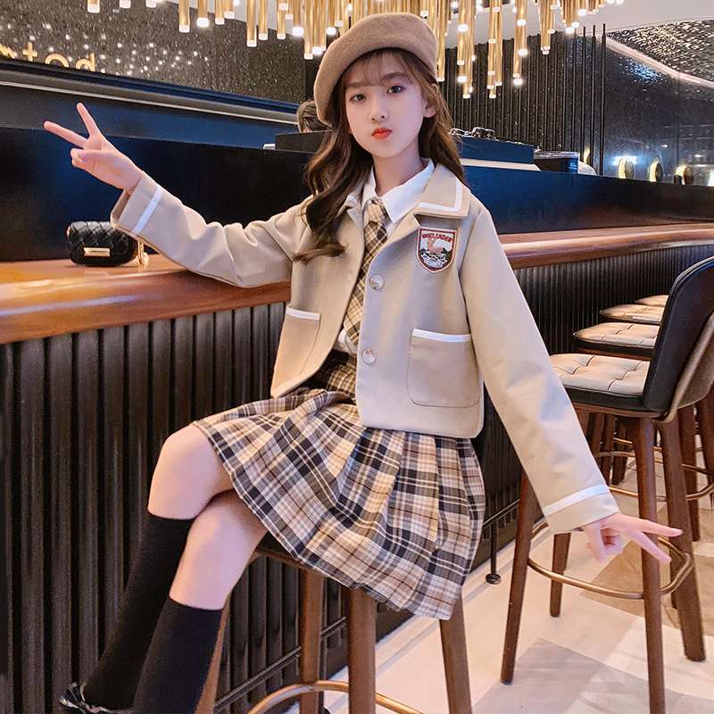 セーラー服 春と秋の大きな子供ニットクマベスト