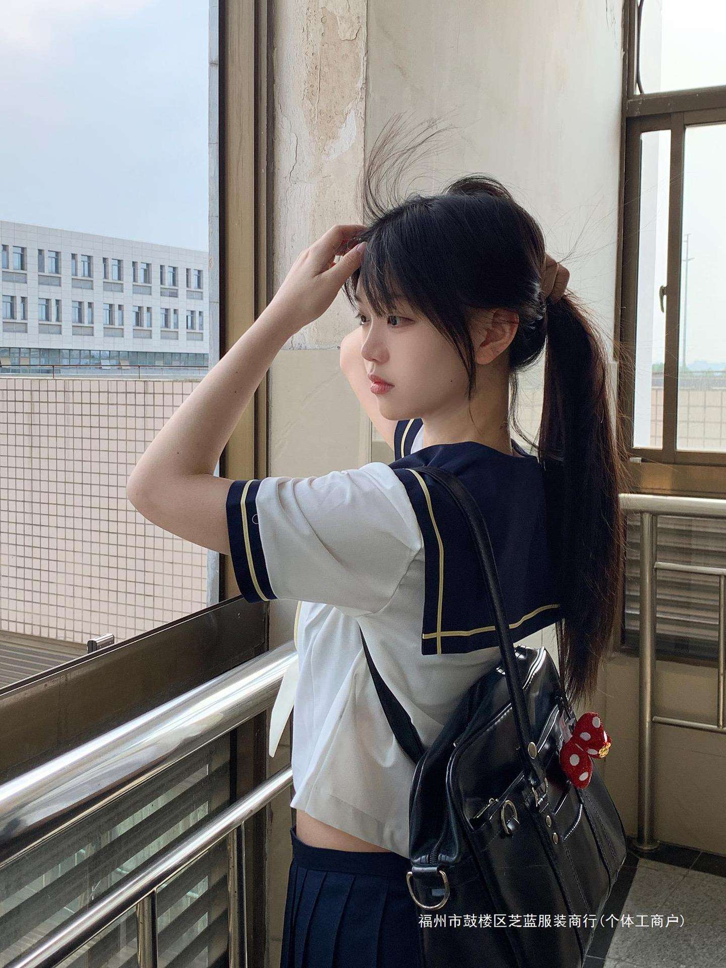 セーラー服 清楚な女学生風 紺白2トーン