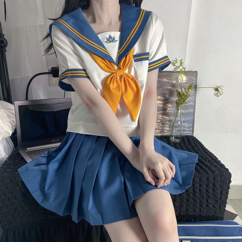 セーラー服 フローラル刺繍入り清涼感あふれる