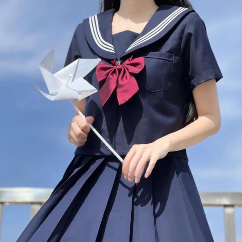 セーラー服 赤リボン 夏服