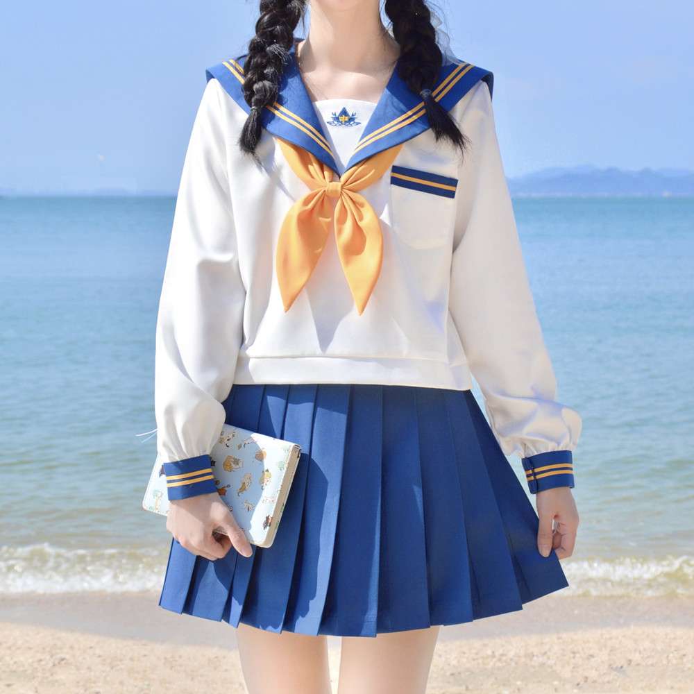 セーラー服 夏の海辺にぴったりの爽やか