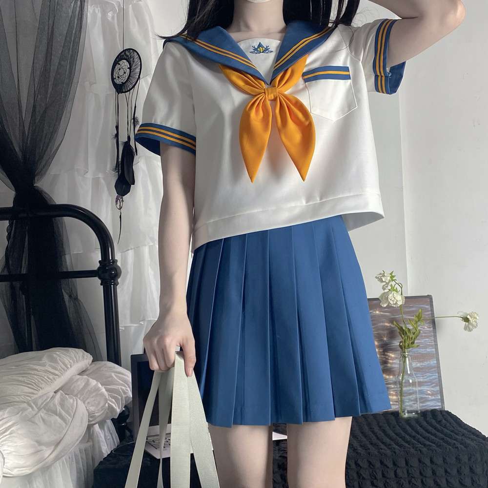 セーラー服 フローラル刺繍入り清涼感あふれる