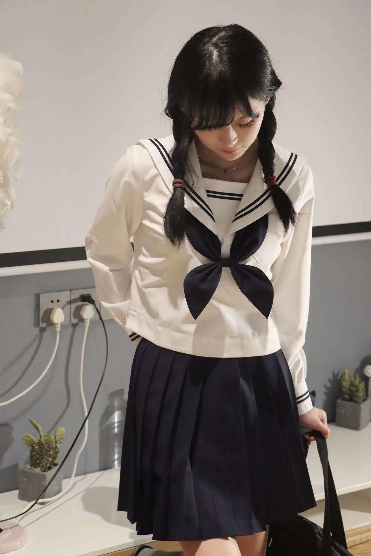 セーラー服 清楚な雰囲気のスクール