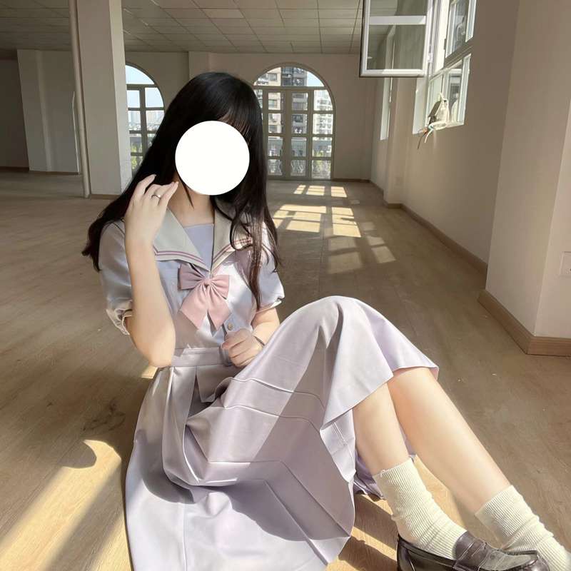 セーラー服 清楚な雰囲気のセーラーカラーワンピース
