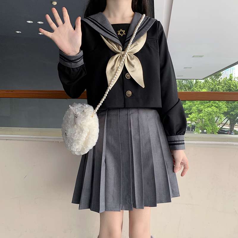 セーラー服 モノトーンスタイル