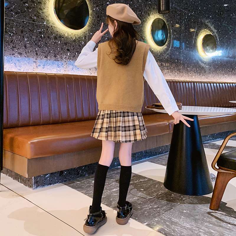 セーラー服 春と秋の大きな子供ニットクマベスト