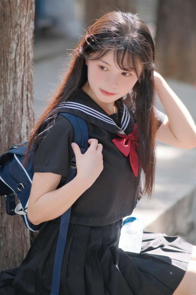 セーラー服 赤リボン 夏服