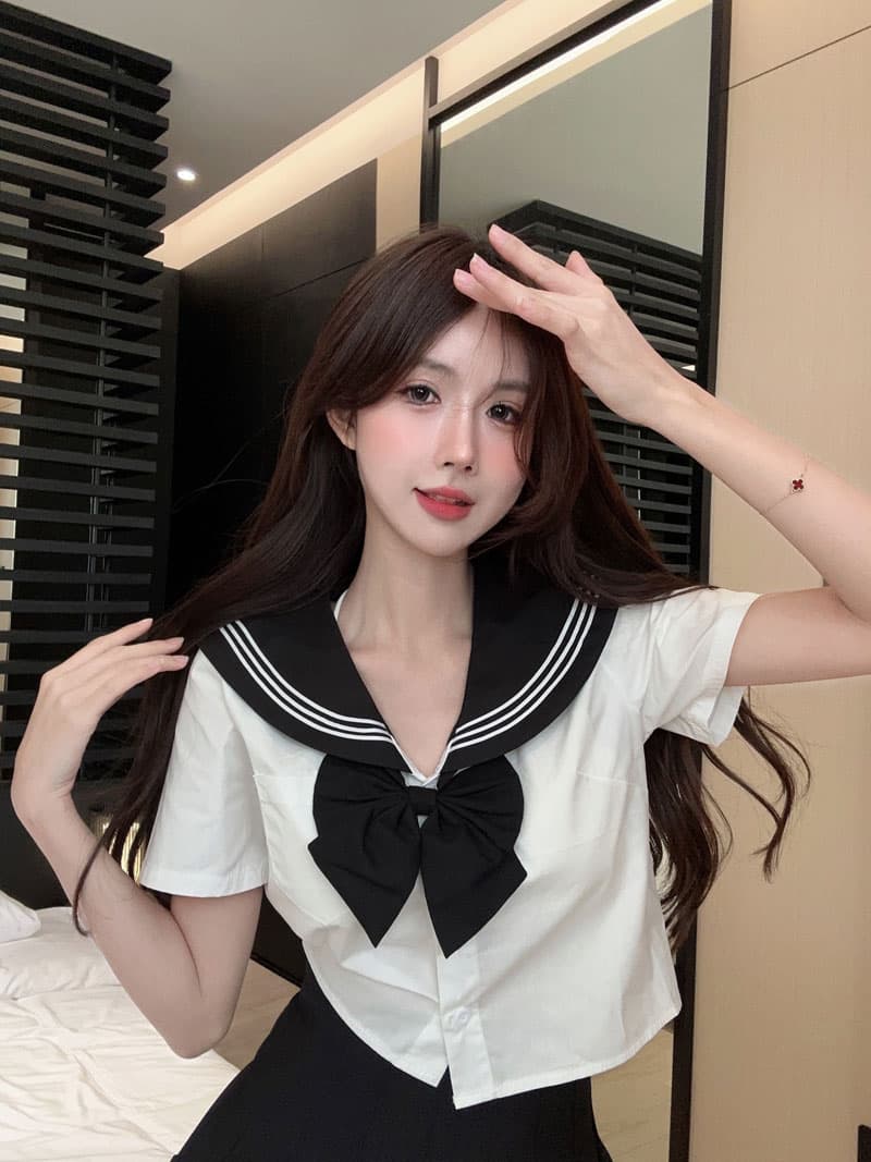 セーラー服 伝統的リボン飾り半袖