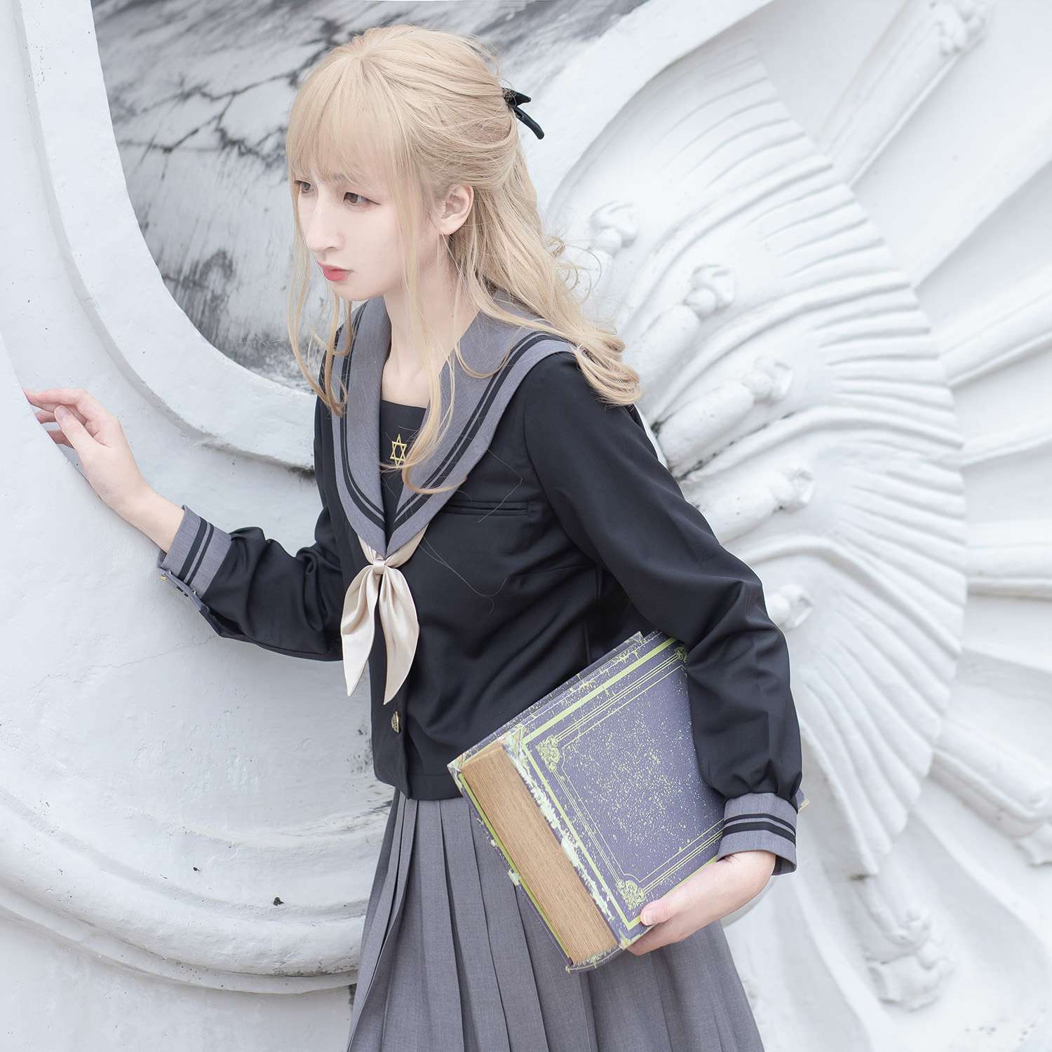 セーラー服 星章付き黒灰ツートン