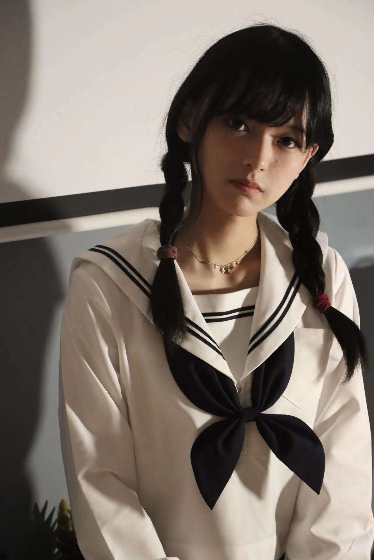 セーラー服 清楚な雰囲気のスクール