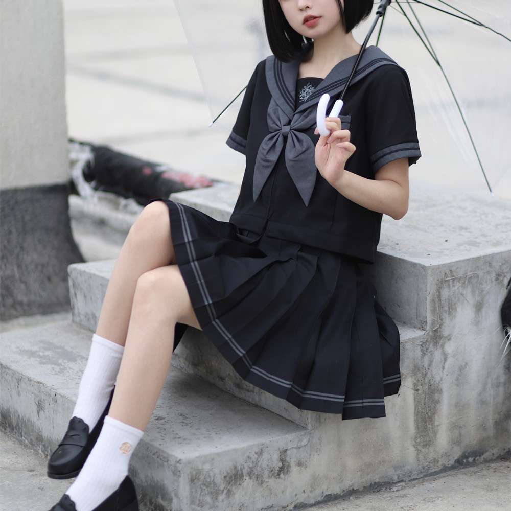 セーラー服 クラシック風デザインの 制服