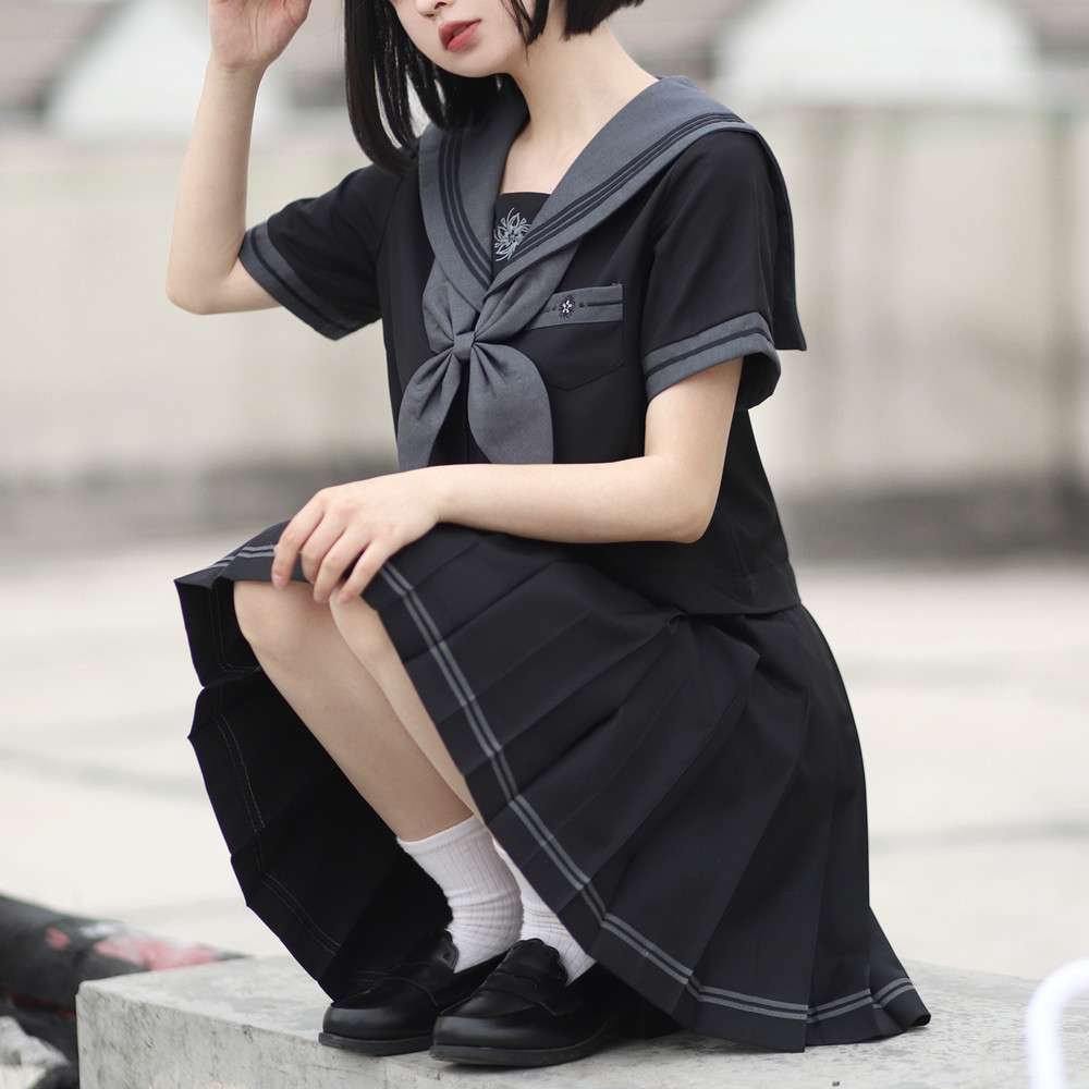 セーラー服 クラシック風デザインの 制服