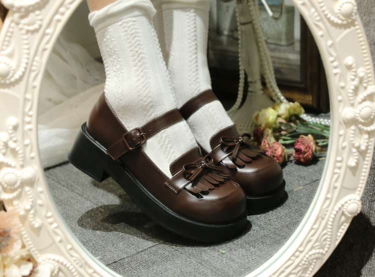 セーラー服 ふさ飾りリボン付きストラップシューズ